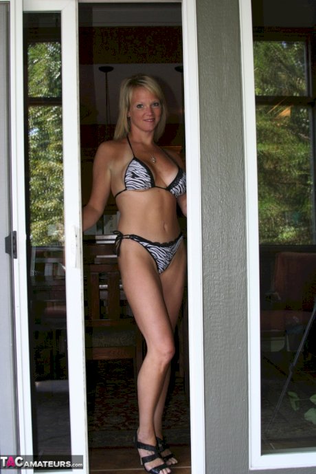Blonde amateur Jayme Lawrence masturbates in a bikini before a hard fuck