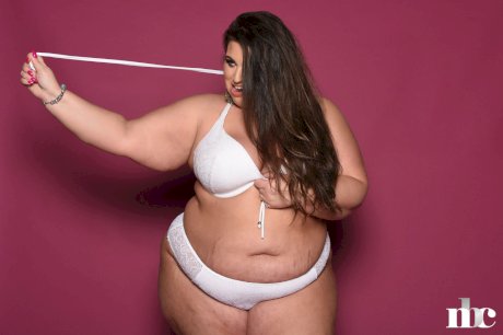 Fatty with a massive ass Yazmin Fox flaunts her natural tits in a solo