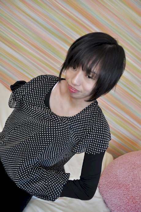 Beauty with small boobies Masumi Miyaji is stretching her snatch