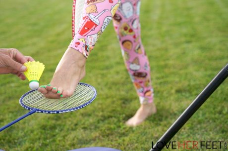 Russian teen with big boobs Candy Alexa gives her badminton coach a footjob