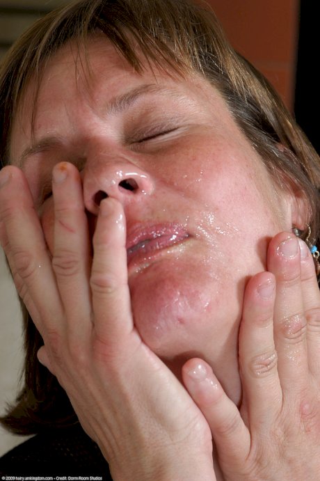 Ugly amateur slut fills her filthy mouth with a huge black wang and eats jizz