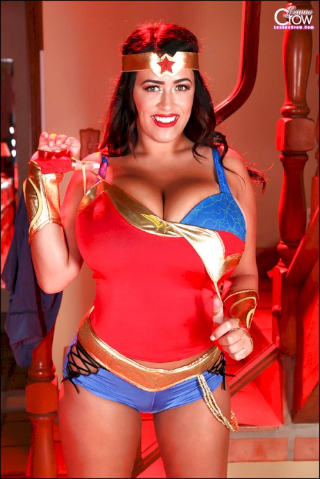 Stunning pornstar with big tits Leanne Crow dose cosplay in her sexy suit