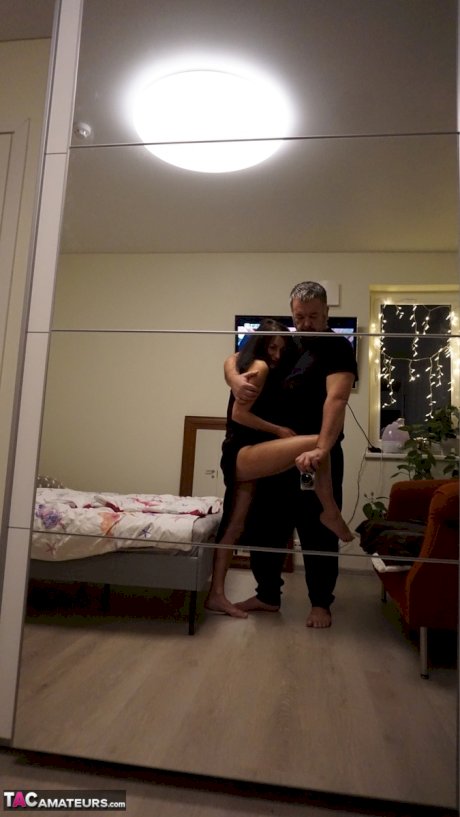 Older amateur Diana Ananta exposes her while blowing a small penis
