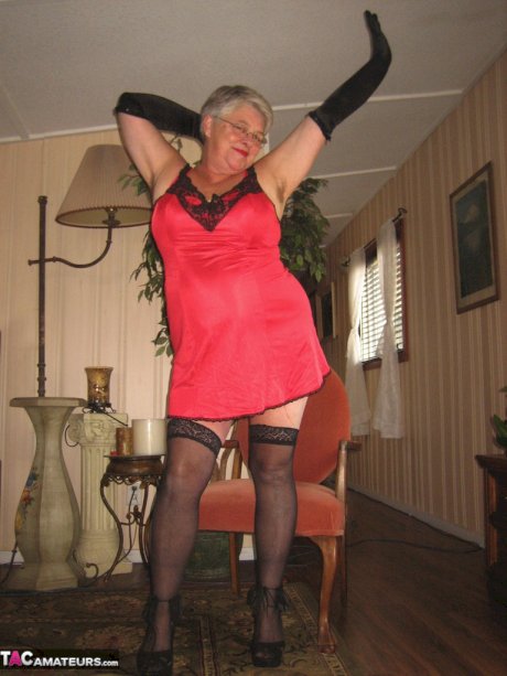 Old lady Girdle Goddess casts off lingerie to pose nude in hosiery and gloves