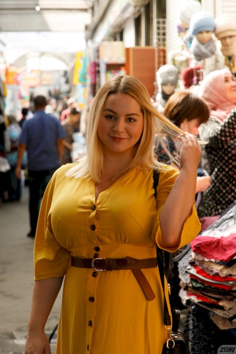 Russian babe Ivanna Ershova stripping & unleashing her big boobs in public