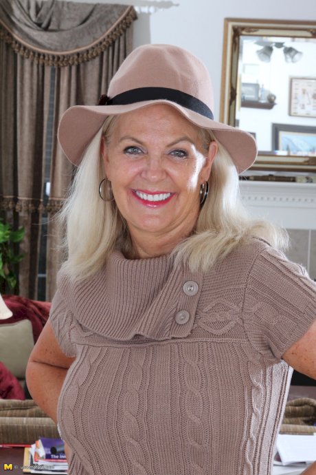 Clothed American granny peels off her tights and cast them aside