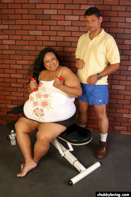 Obese Filipino lady Debrina sucking off cock after baring massive floppers