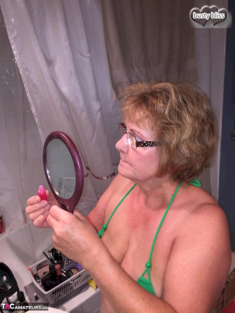 Mature amateur Busty Bliss looses her natural tits from a bikini before a BJ