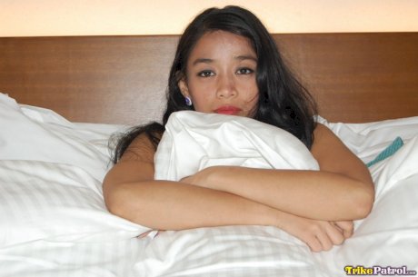 Amateur Asian girl Alexis reveals her petite figure and poses on a bed