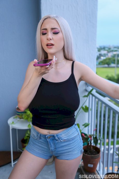 Teen with big natural tits Skylar Vox gives her stepbro a nice sex lesson