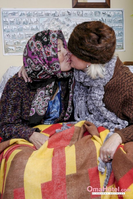 Old lesbians Sofia and Irmchen strip each other and scissor on the sofa