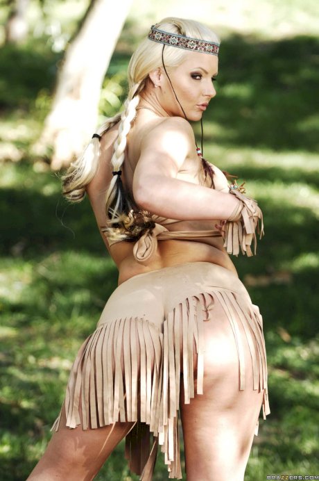 Blonde MILF in sexy Indian outfit Phoenix Marie shows her hot body outdoors
