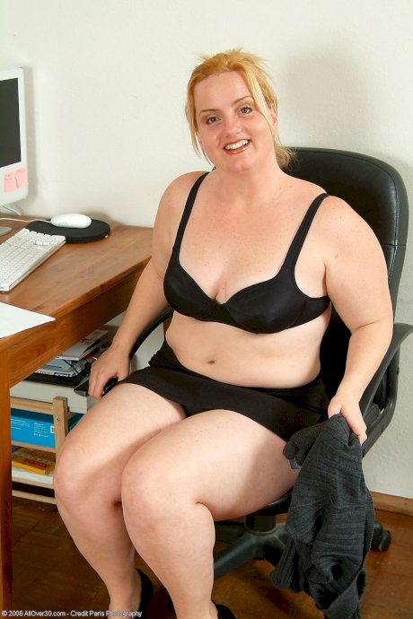 Redheaded fatty Solsa strips at the office and shows her big ass