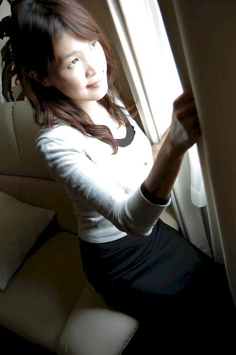 Foxy asian MILF Takako Yanase undressing and spreading her legs