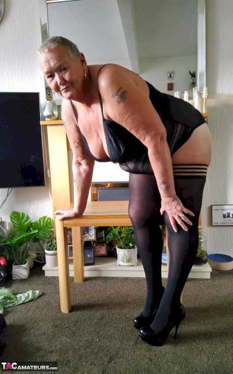 Fat granny Valgasmic Exposed sports short hair while exposing her tits & pussy