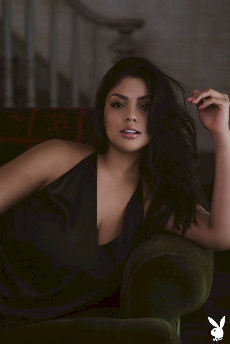 Stunning Mexican babe with big tits Jocelyn Corona showing off at her house