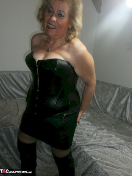 Mature lady next door Caro films herself masturbating home alone