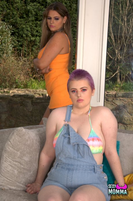 Short-haired teen Grace Fatale & her stepmom Tawney Lane	toy each other