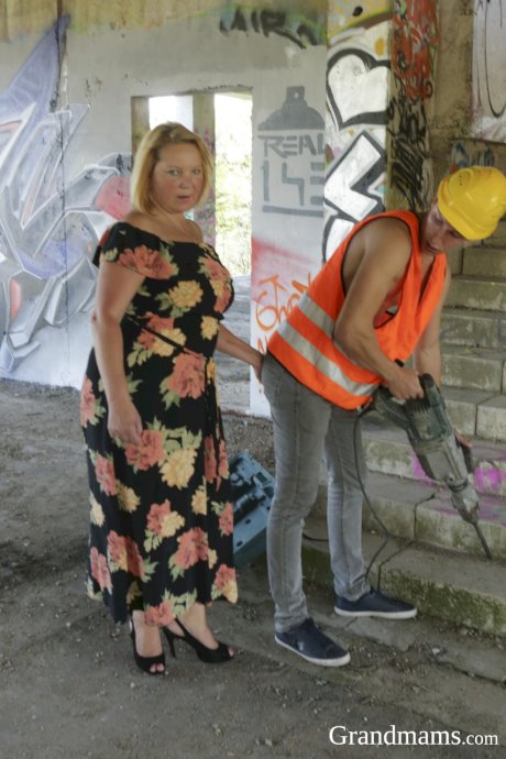 Chubby mature Olga titty fucks & rides a construction worker under a bridge