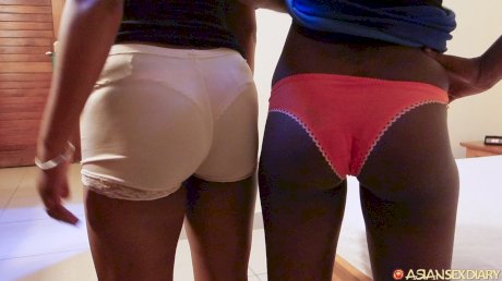 Amateur ebony dolls Neni & Elisa sharing a white rod in an IR threesome