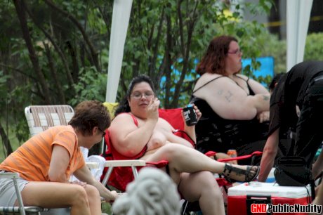 Amateur women show their tits and pussies at a clothing optional site