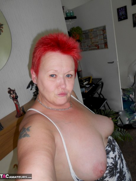Older redhead Valgasmic Exposedabres her tits and twat while taking selfies