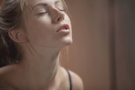 Young beauty Angelica kissing her boyfriend and getting cum on her hot ass