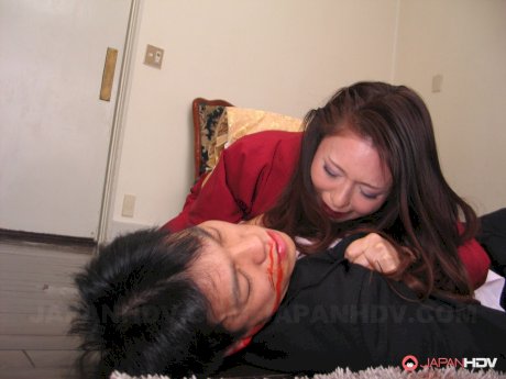 Asian housewife with nice tits Yuki Tsukamoto gets creampied in threeway sex