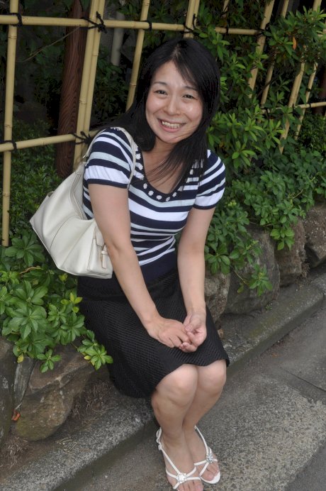 Petite Japanese granny Akiko Oda strips and shows her bushy wet beaver