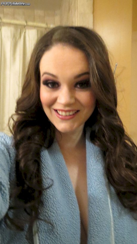 Curvy cutie Tessa Lane flaunts her hot pornstar body & big natural tits