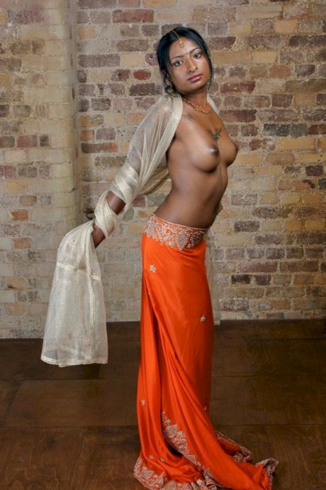 Indian MILF displays her firm breasts and hairless pussy during solo action