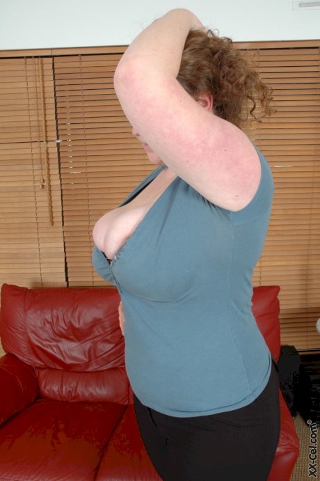 Curly haired amateur Estelle exposes her giant boobs and stretches her twat