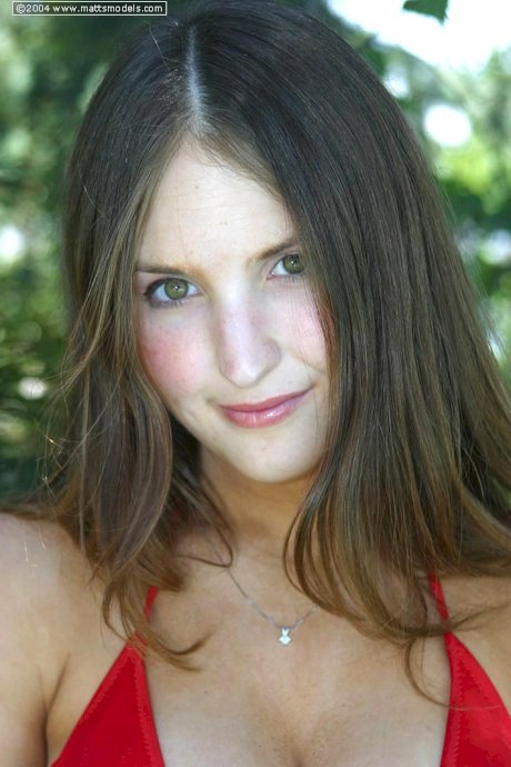 Amateur model Mandy releases big naturals from bikini as she gets naked