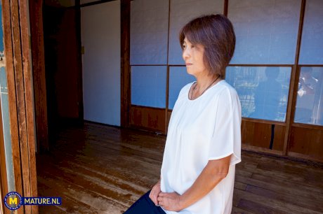 Asian granny Asami Fujiwara strips and facesits a guy on the floor