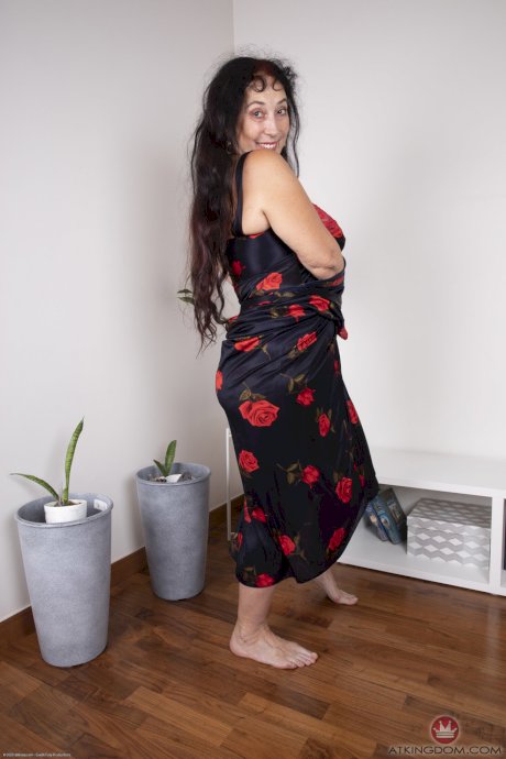 Brunette granny with big saggy boobs Esmeralda rubs her bush in a solo