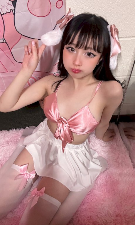 Asian OnlyFans cam babe Mya Mira flaunts her big ass in a sexy compilation