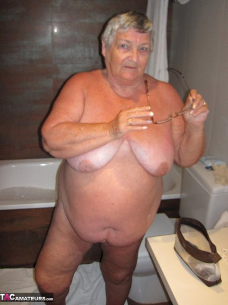 Morbidly obese woman Grandma Libby shaves before taking a bubble bath