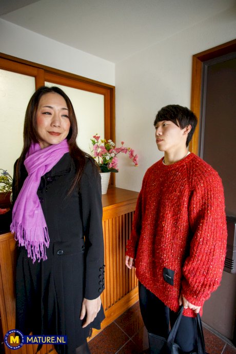 Cheating Japanese wife Miho Wakabayashi schools a young teen boy