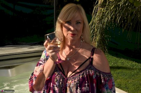Fat older blonde Melody peels off black leggings afore an outdoor hot tub