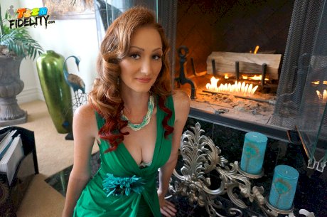 Pinup model Dee Dee Lynn makes her hardcore porn premiere with Ryan Madison