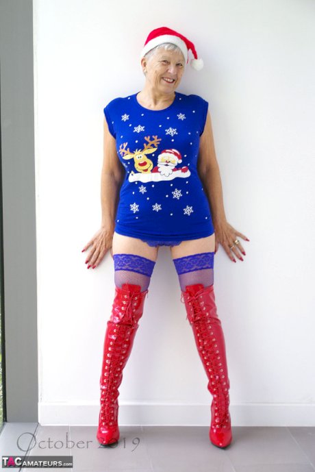 Mature amateur Savana looses her saggy tits and pussy from naughty Xmas attire