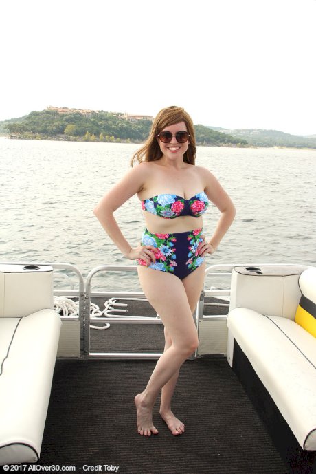 Chubby mature Holly Fuller doffs bikini to flaunt her big tits & ass on a boat