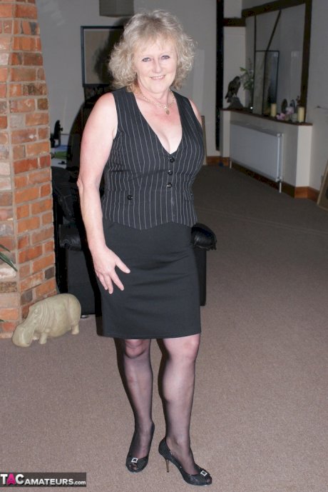 Dirty granny in pantyhose Claire Knight fingers her own soft mature cunt