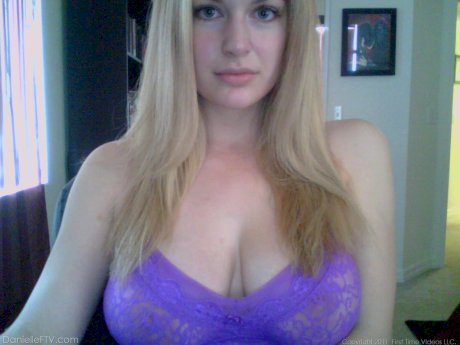 Bond amateur Danielle takes candid self shots at home during sfw action