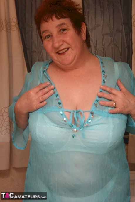 Redhead nan Kinky Carol parks her fat figure in a tub while fully clothed