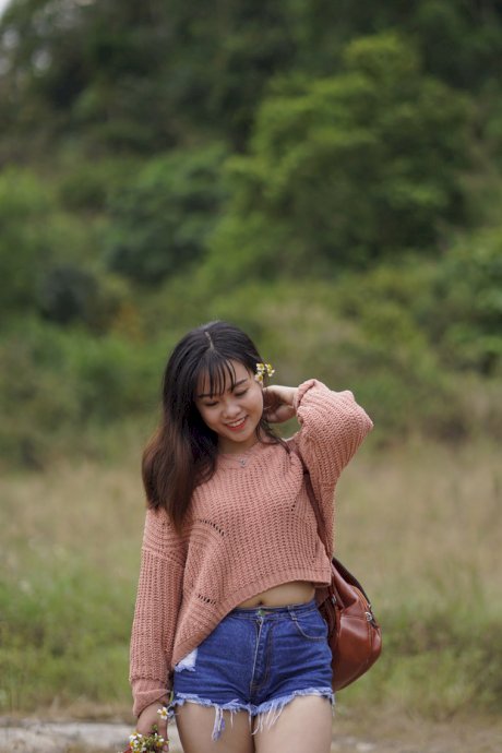 Stunning Asian babe poses in her jean shorts & sweater in public