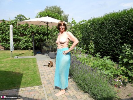 Old woman Kat Kitty gets naked on outdoor sofa while painting her toenails