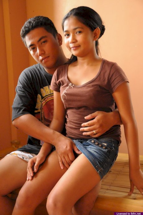Thai hooker bares her nude teen body to satisfy her next customer of the night